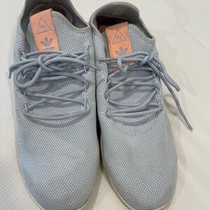 Adidas Men's Light Gray Sneakers